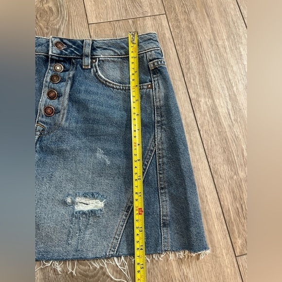 FP We The Free People Blue Distressed Button Fly 5 Pocket Frayed Hem Jean Skirt - Picture 6 of 8